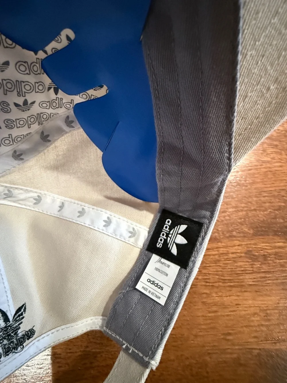 Woman cap adidas